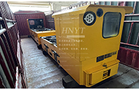 黑龍江5噸和8噸蓄電池湘潭電機(jī)車(chē)發(fā)往海外